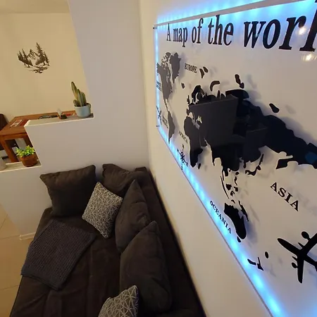 Liana Mit Blick Zur Burg Hechingen